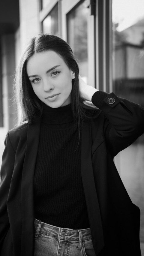 Black and white girl screenshot