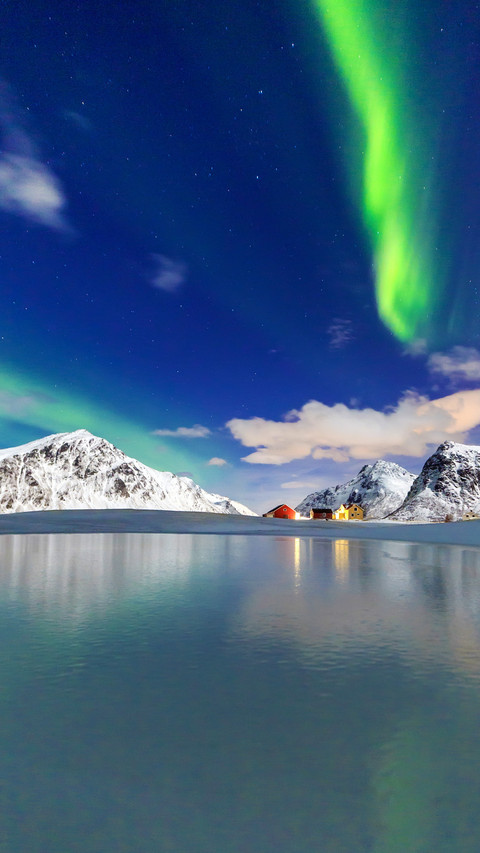Northern lights aurora borealis reflected in the cold screenshot