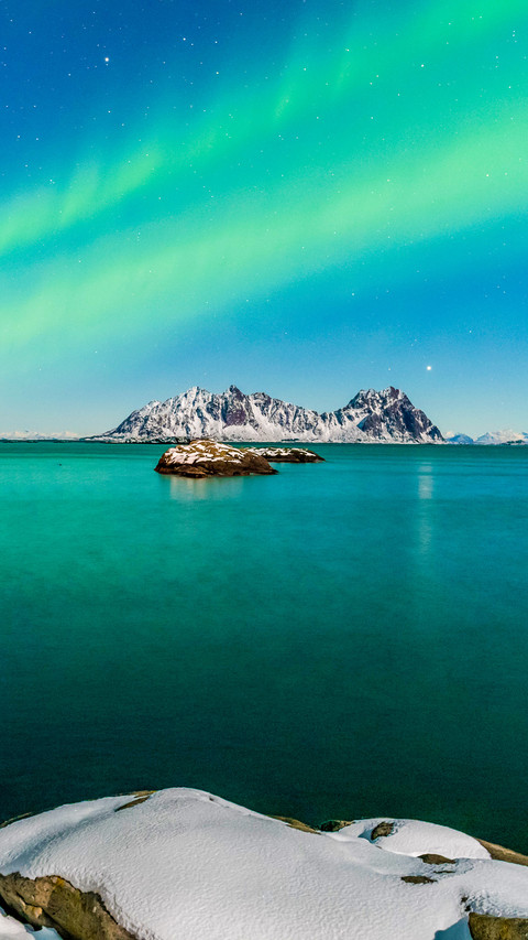 Northern lights in lofoten islands, northern norway screenshot