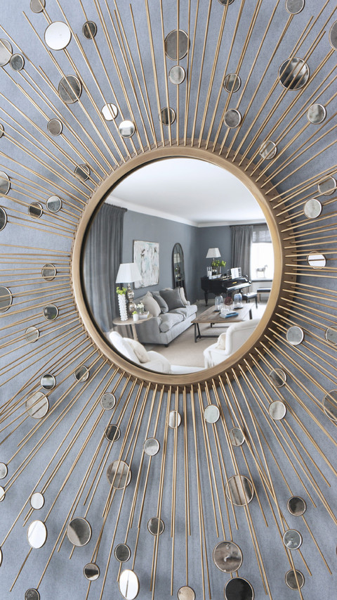 Cleverly using mirror elements 2 screenshot