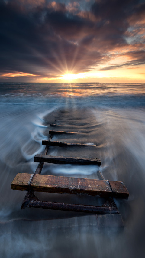 Amazing sunrise at black sea screenshot