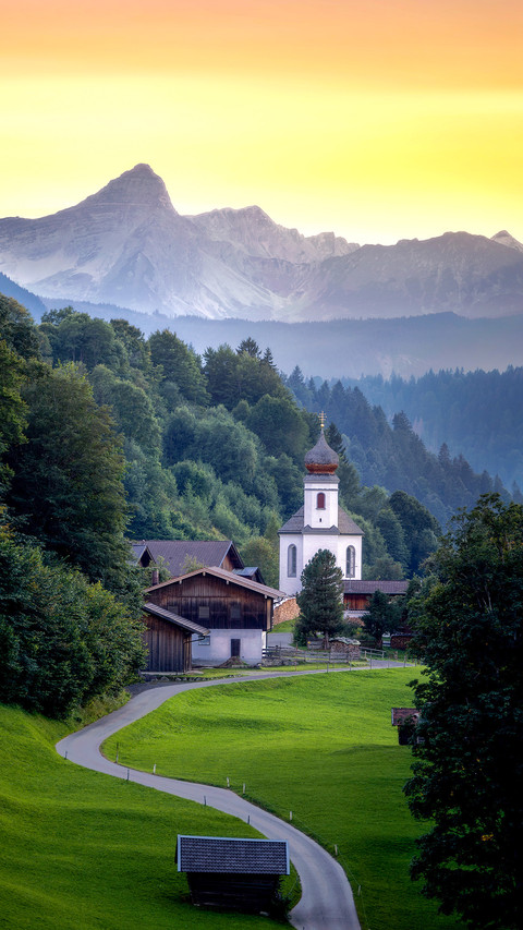 Wamberg in the Bavarian Alps taken in August screenshot