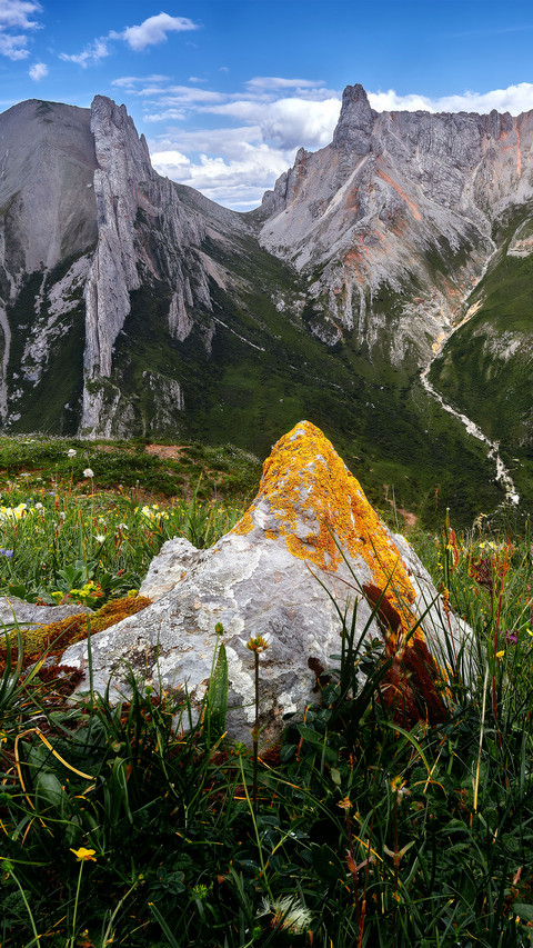 The valley along the jiangdi highway screenshot