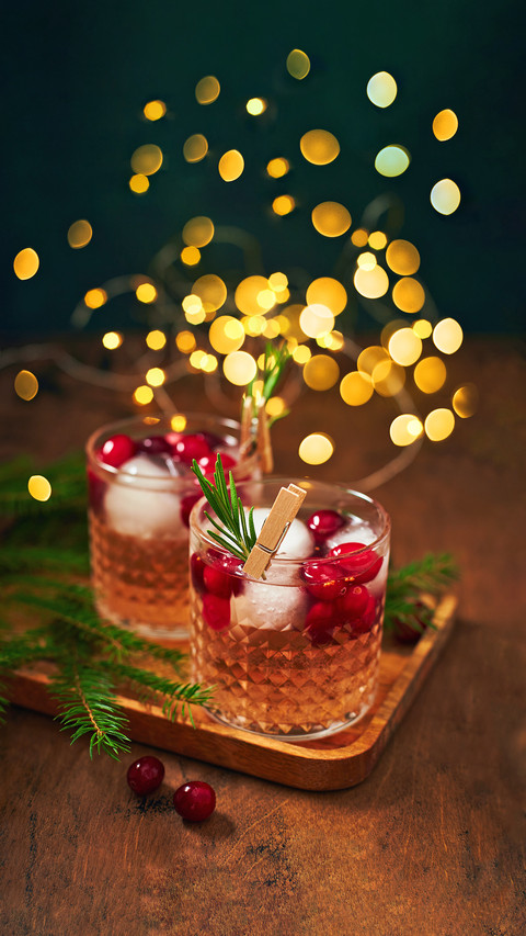 Cocktail with Vodka And Cranberries with Ice screenshot