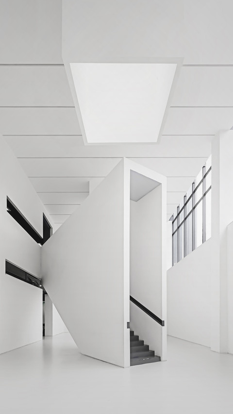 The unique beauty of white buildings screenshot