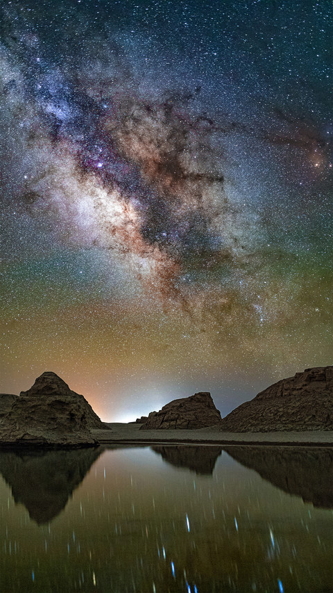 The starry night of the waterbased yardang in qinghai screenshot