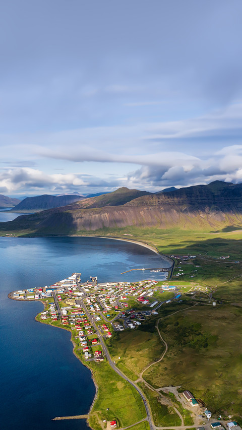 Aerial View on the Mountain, Ocean and Ocean screenshot