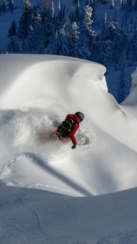 A Person is Skiing screenshot