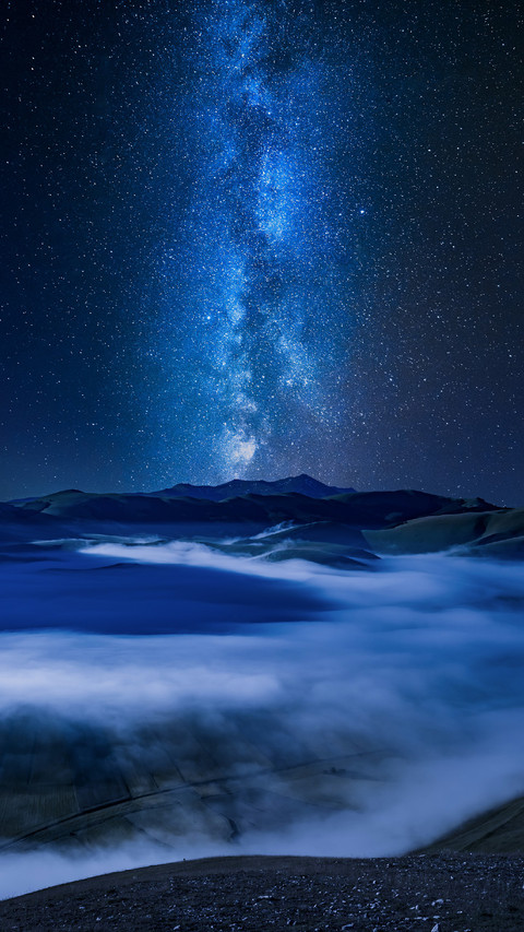 Beautiful Starry Sky And Sea of Clouds screenshot