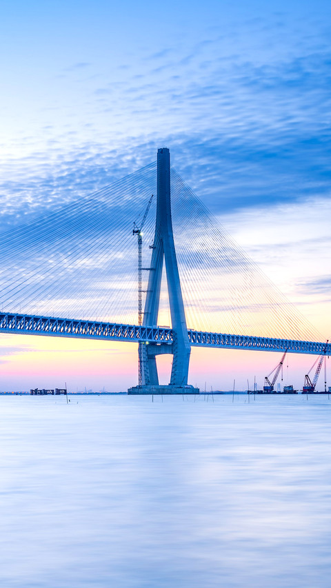 The night view of the Hutong River Bridge under construction screenshot
