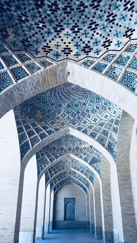 The evolution history of persian ceramic tiles screenshot