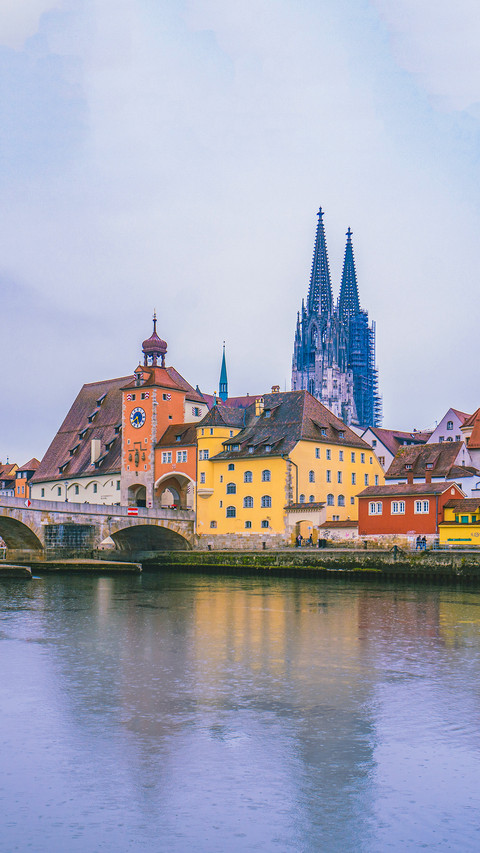 The Old Town and Bridge of Regensburg, Germany screenshot