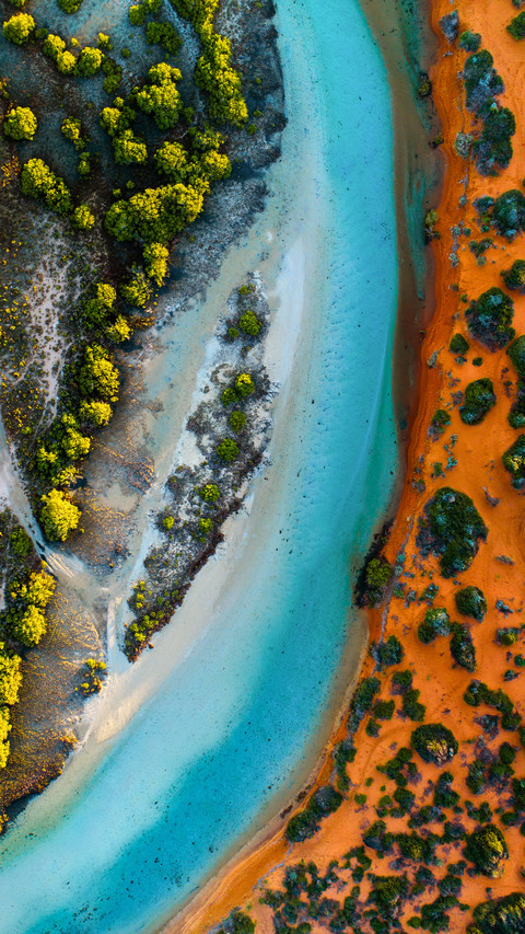 The aerial view looks like a round sapphire screenshot