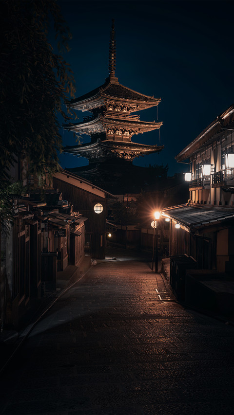 Night View of Ernianban Temple in Kyoto screenshot