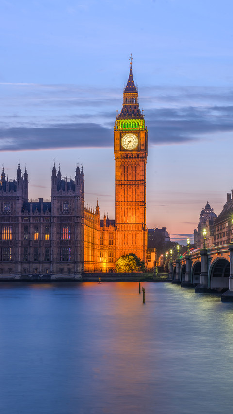 The Clock Tower by The River in The Evening screenshot