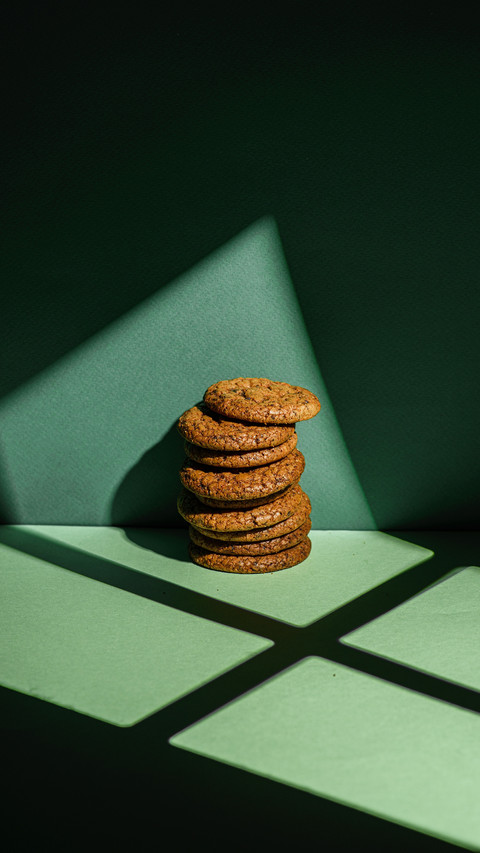 Cookies with chocolate stack in the style of minimalism screenshot
