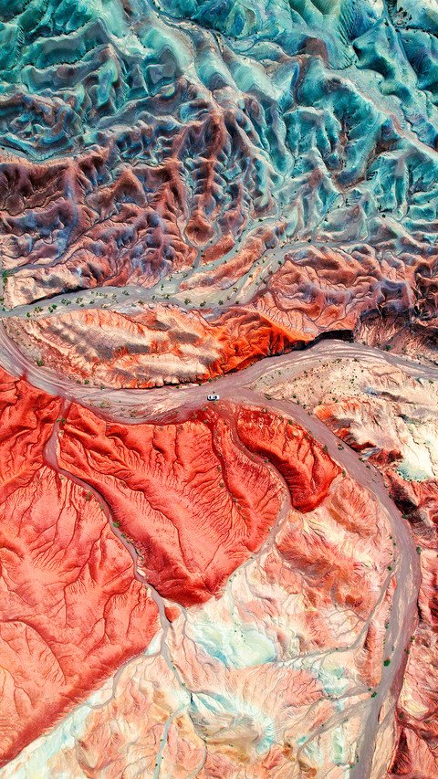 The spectacular scene of the earths dazzling colors 2 screenshot