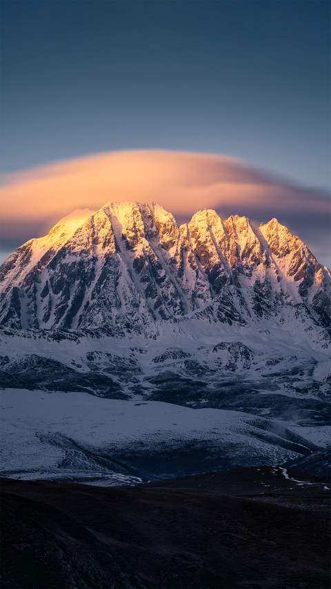 The golden sunlight on the yala snow mountain in summer screenshot