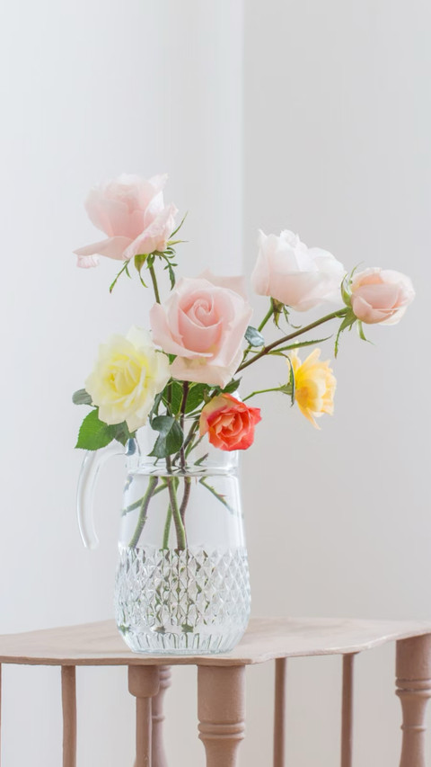 A Bouquet of Roses in Natural Hues, Embracing Warmth and Pea screenshot