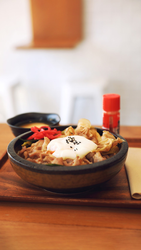 Japanese food Gyudon Japanese beef on rice bowl topped screenshot