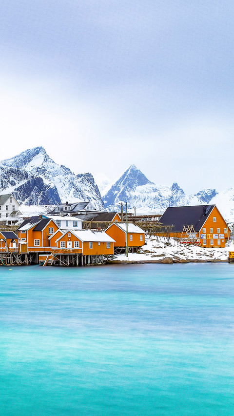 Iconic yellow houses of Sakrisoy island in Lofoten, Norway screenshot