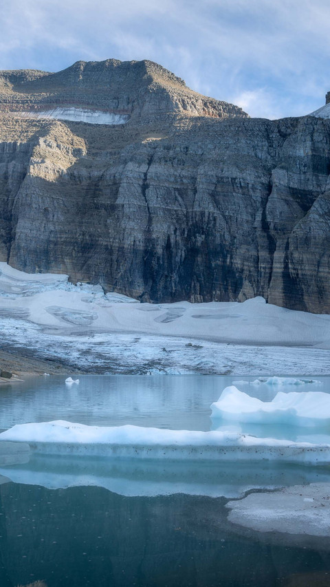 Frozen Lake Garnet in Montana screenshot