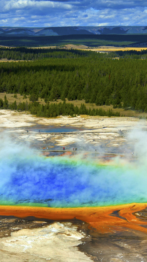 Hot Pool in Yellowstone Park screenshot