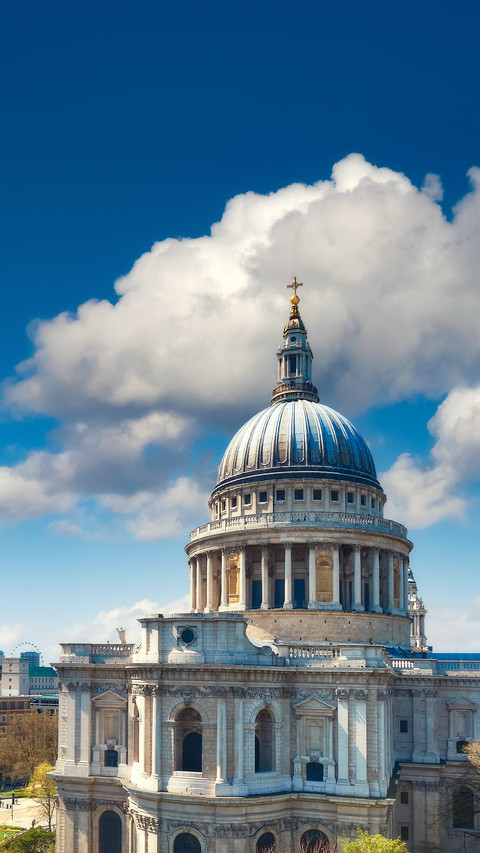 Overlooking the church in London 46 screenshot