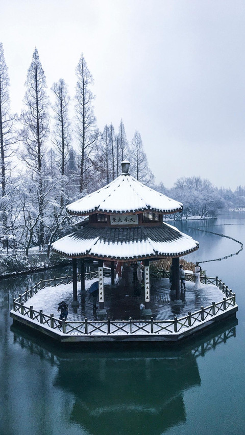 雪中的古建筑 screenshot