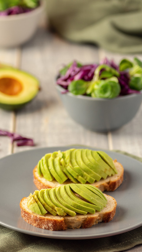 Avocado salad. Red cabbage salad screenshot