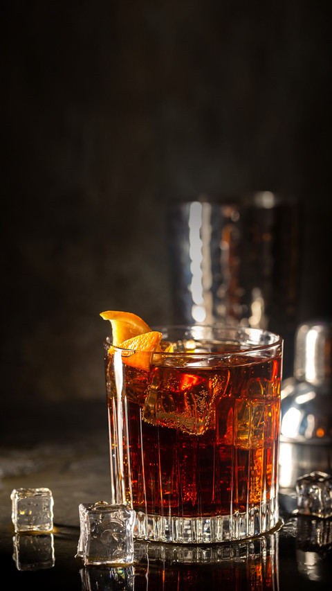 Fresh made Cuba Libre cocktail with brown rum screenshot