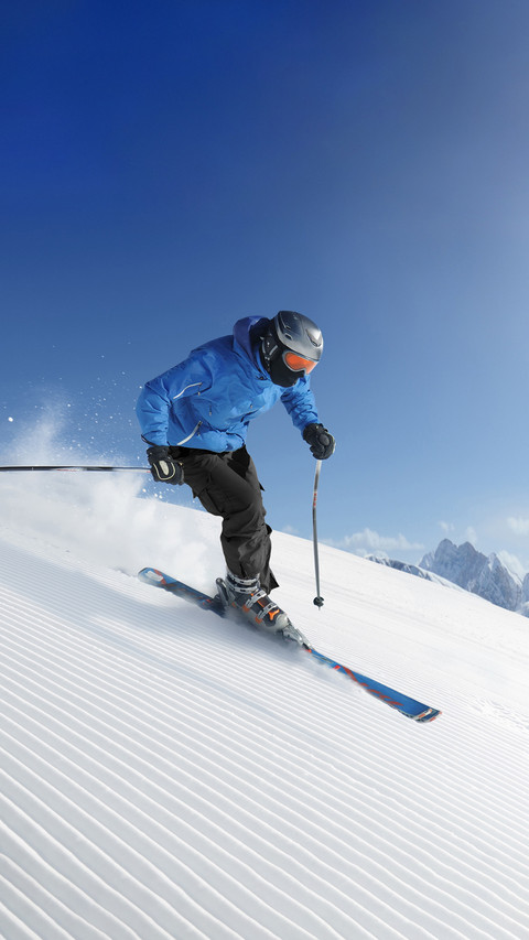 Skier in High Mountains screenshot