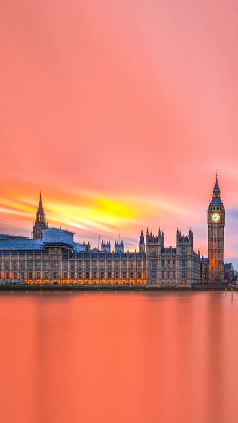 Colorfull sunset in London, long exposure shot screenshot