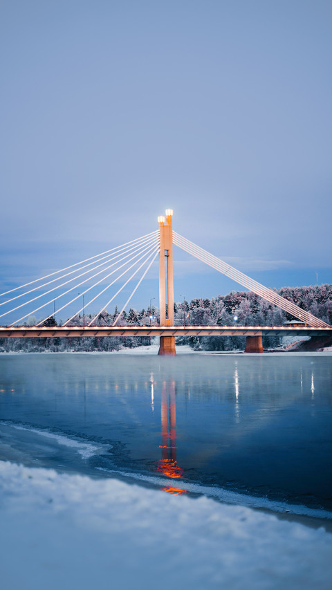 The Bridge over the Freezing River in Rovaniemi screenshot