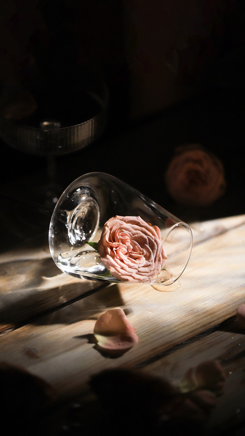 Glasses and Roses screenshot