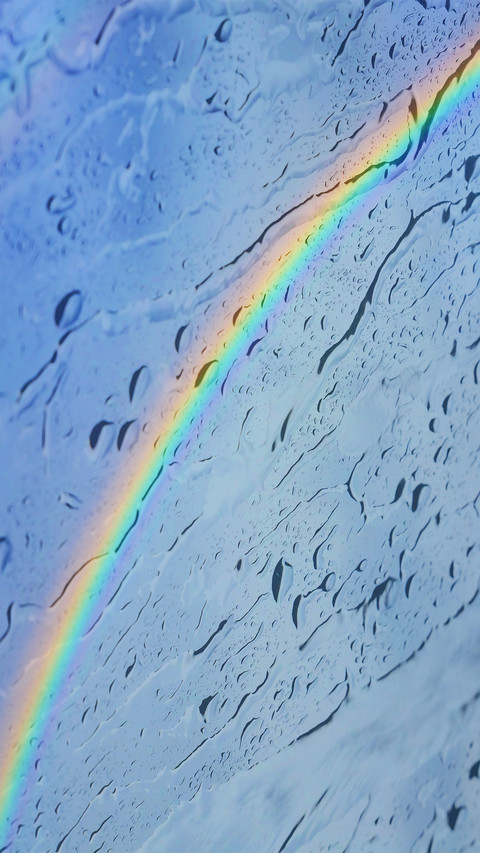 Raindrops and rainbows on the window screenshot