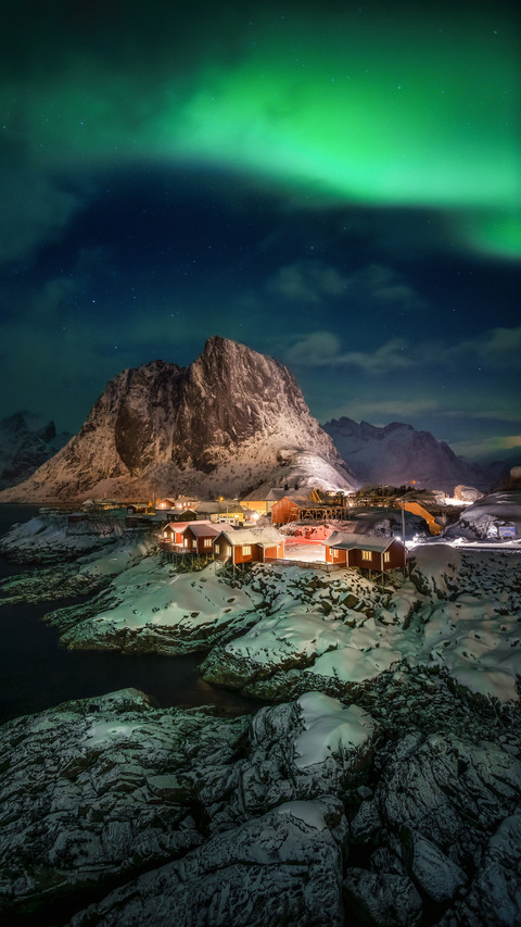 Flying Aurora scattered in the world 52 screenshot
