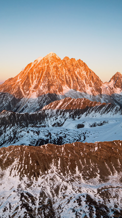 Yala Snow Mountain shines with golden brilliance screenshot