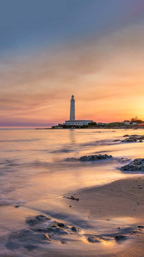 Lighthouse on the beach in Sicily screenshot