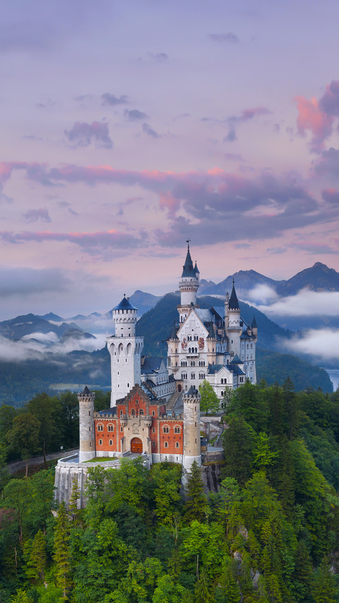 View of Neuschwanstein Castle screenshot