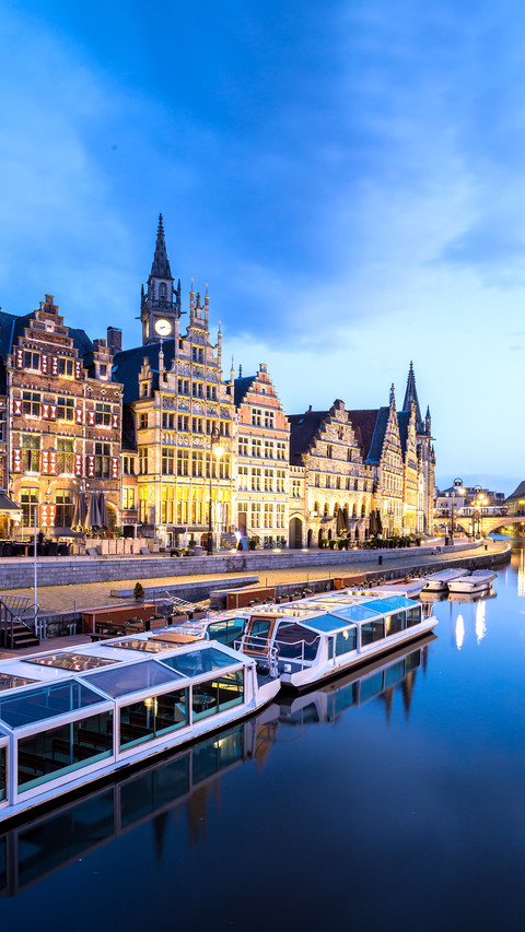 Picturesque medieval buildings on Leie river in Ghent town screenshot
