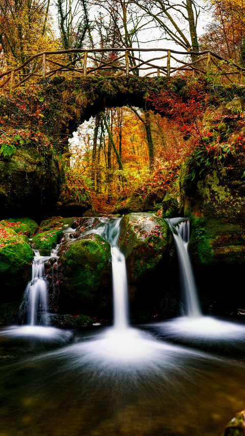 Luxembourg falls in autumn screenshot