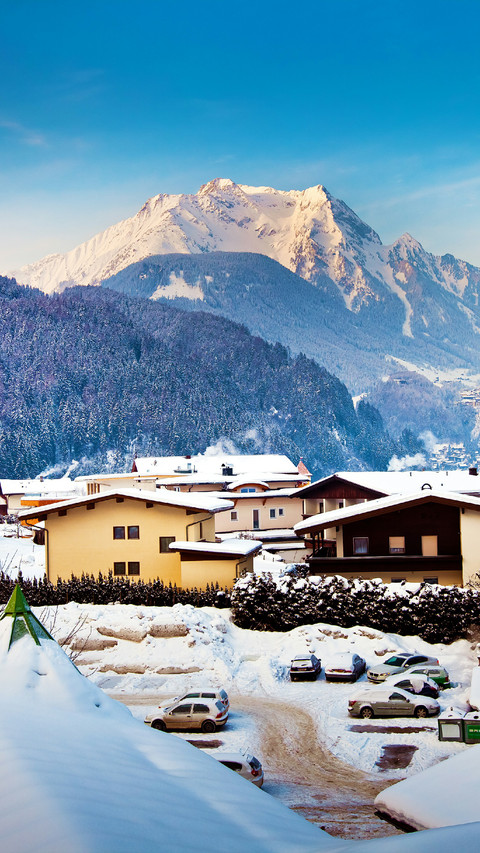 Snow Covered The Village at The Foot of The Mountain screenshot