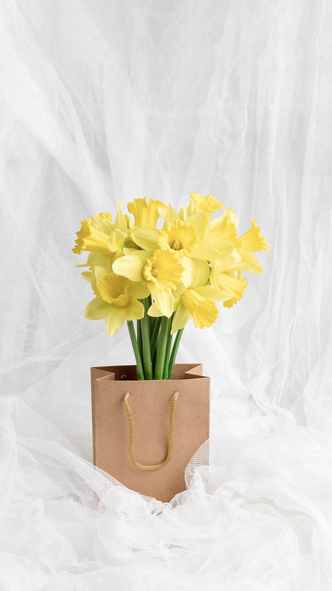 Beautiful bouquet of fresh yellow daffodils screenshot