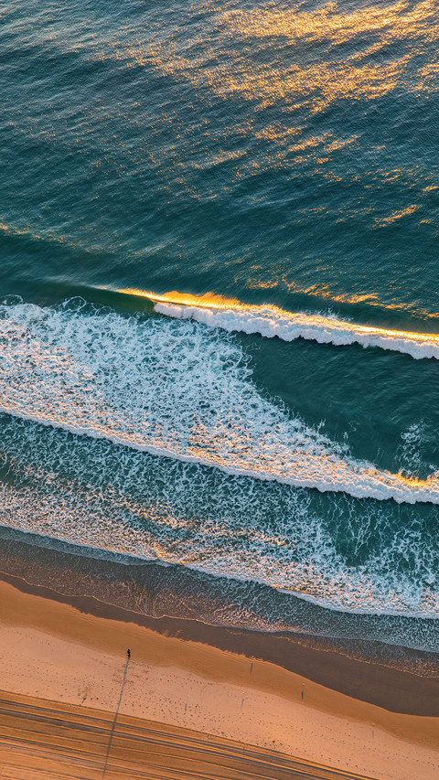 The gold scattered on the sea surface screenshot