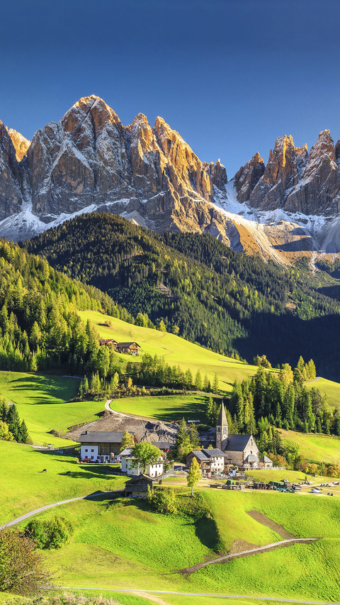 Snowy Mountain in Spring screenshot