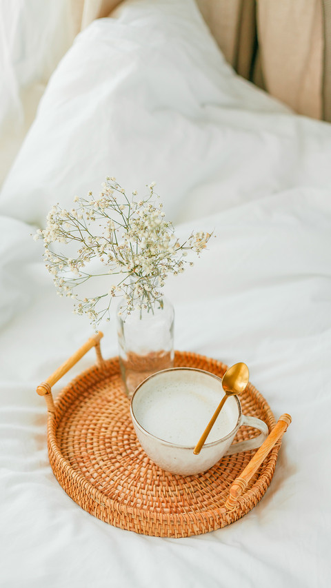 Breakfast in bed, cappuccino, wicker tray,home decor screenshot