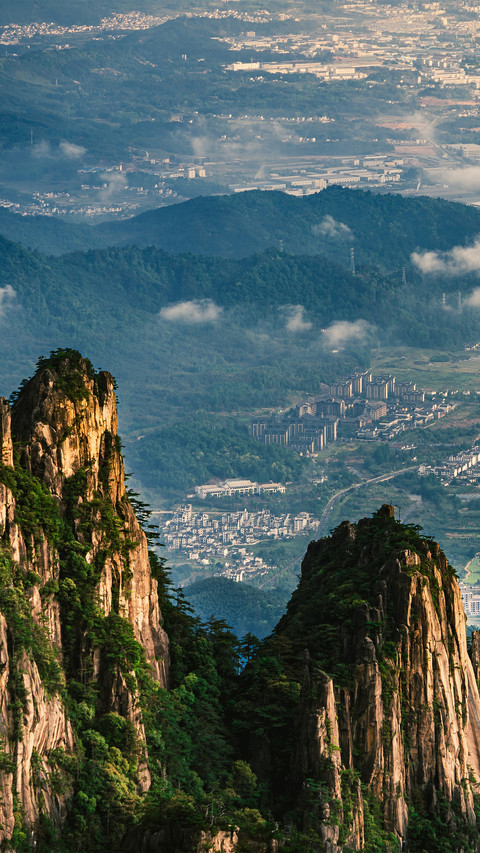 Overlooking huangshan mountain in anhui province screenshot