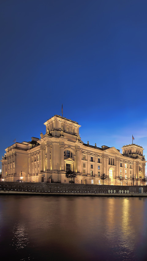 German parliament building screenshot