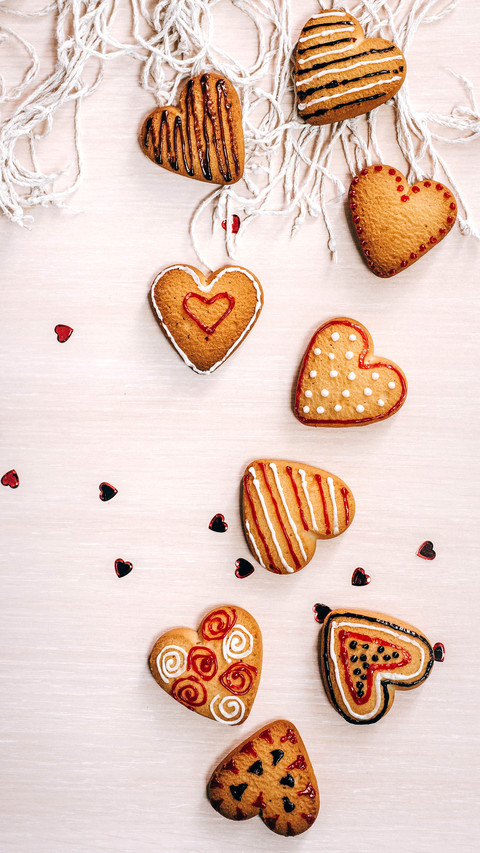 Valentine's Day. Cookies in the shape of heart screenshot